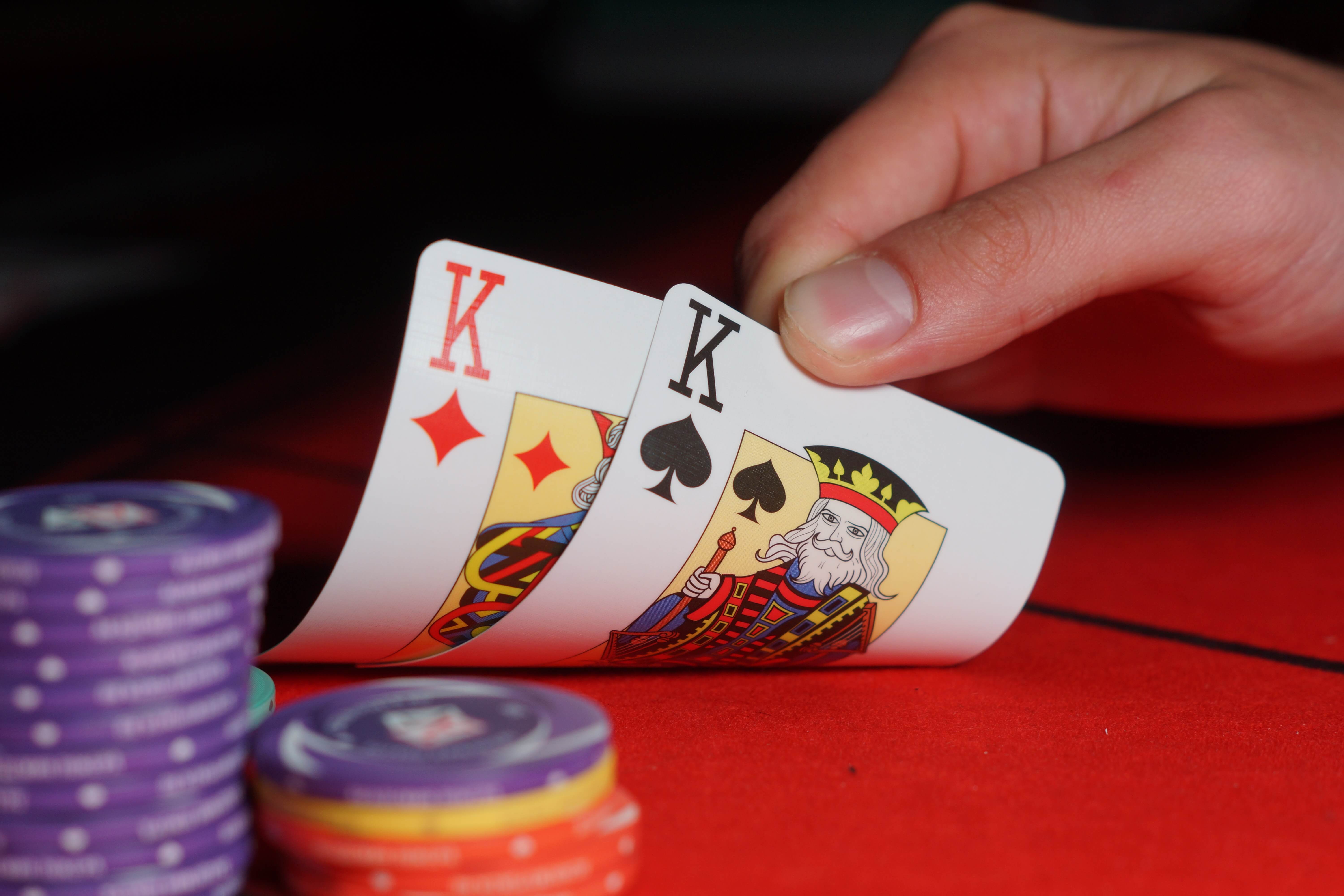 Как играть в покер на картах правила игры казино онлайн с рублевым счетом