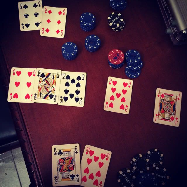 вскрытие карт в покере