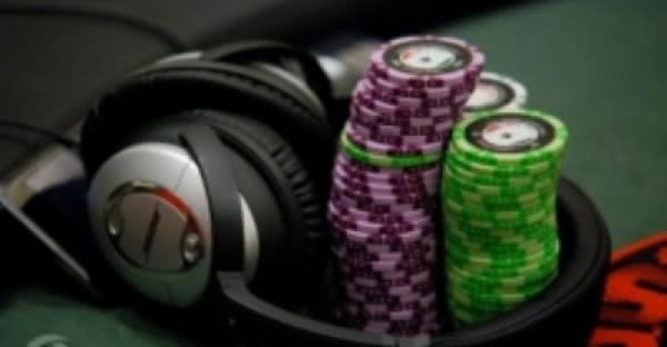 Музыка слушать онлайн покер как играть картой джокер в картах
